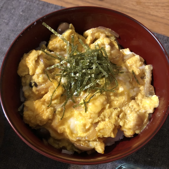 人気 玉子 丼 レシピ 【プロ直伝】親子丼の作り方。とろ〜り仕上げるコツは卵を混ぜないこと！